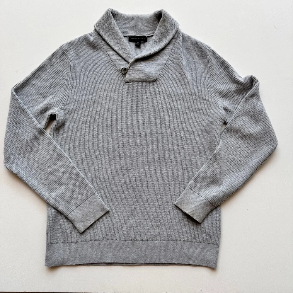 Banana Republic - Buttoned Shawl Collar Knit Sweater in Gray